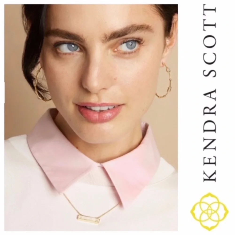 Kendra Scott Leanor Gold Pendant Necklace in White Pearl
